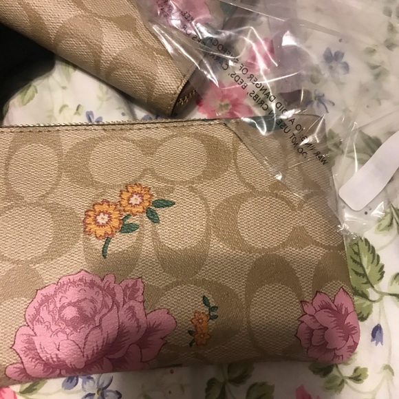 Beautiful Wristlets - Picture 2 of 4